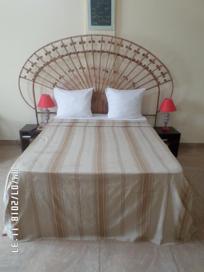 Hotel Azur Яунде Экстерьер фото