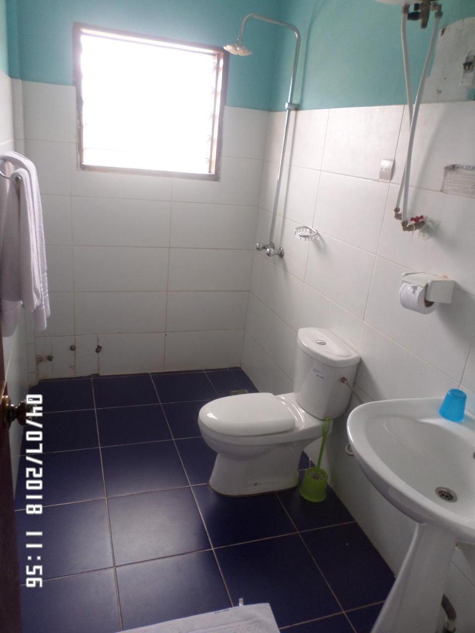 Hotel Azur Яунде Экстерьер фото