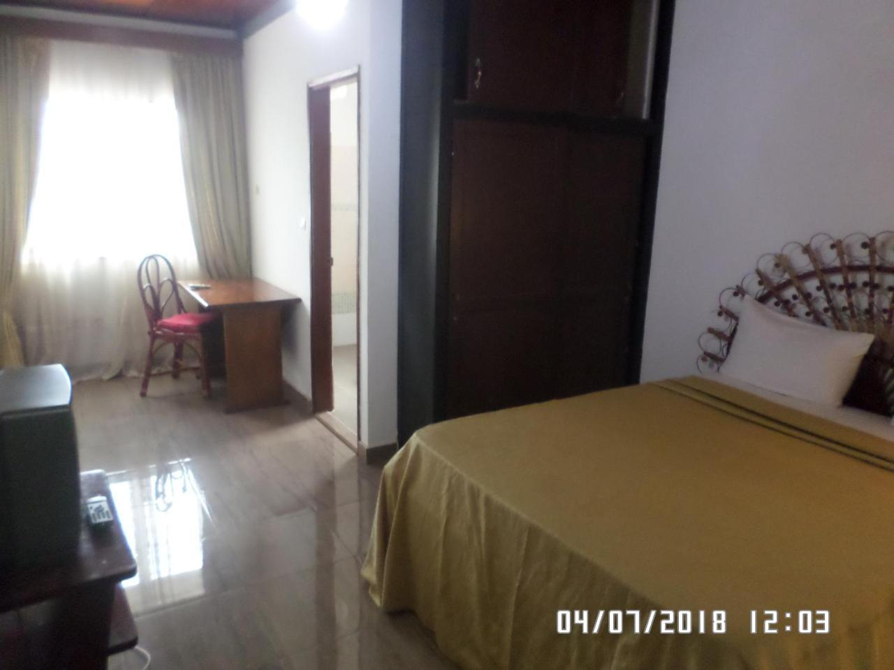 Hotel Azur Яунде Экстерьер фото
