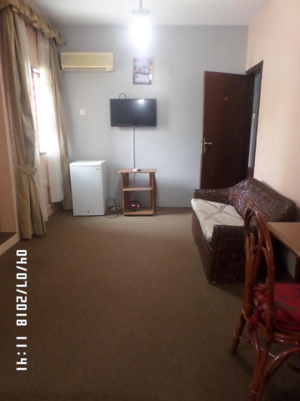 Hotel Azur Яунде Экстерьер фото
