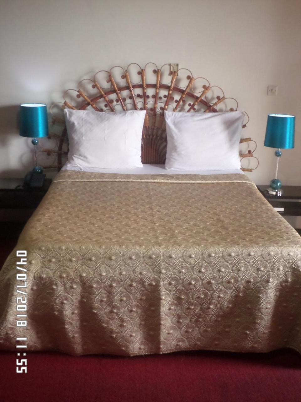 Hotel Azur Яунде Экстерьер фото
