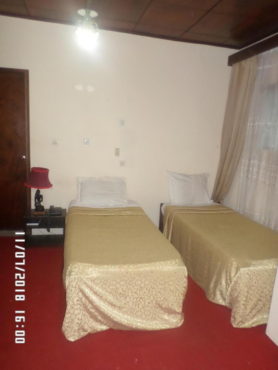 Hotel Azur Яунде Экстерьер фото