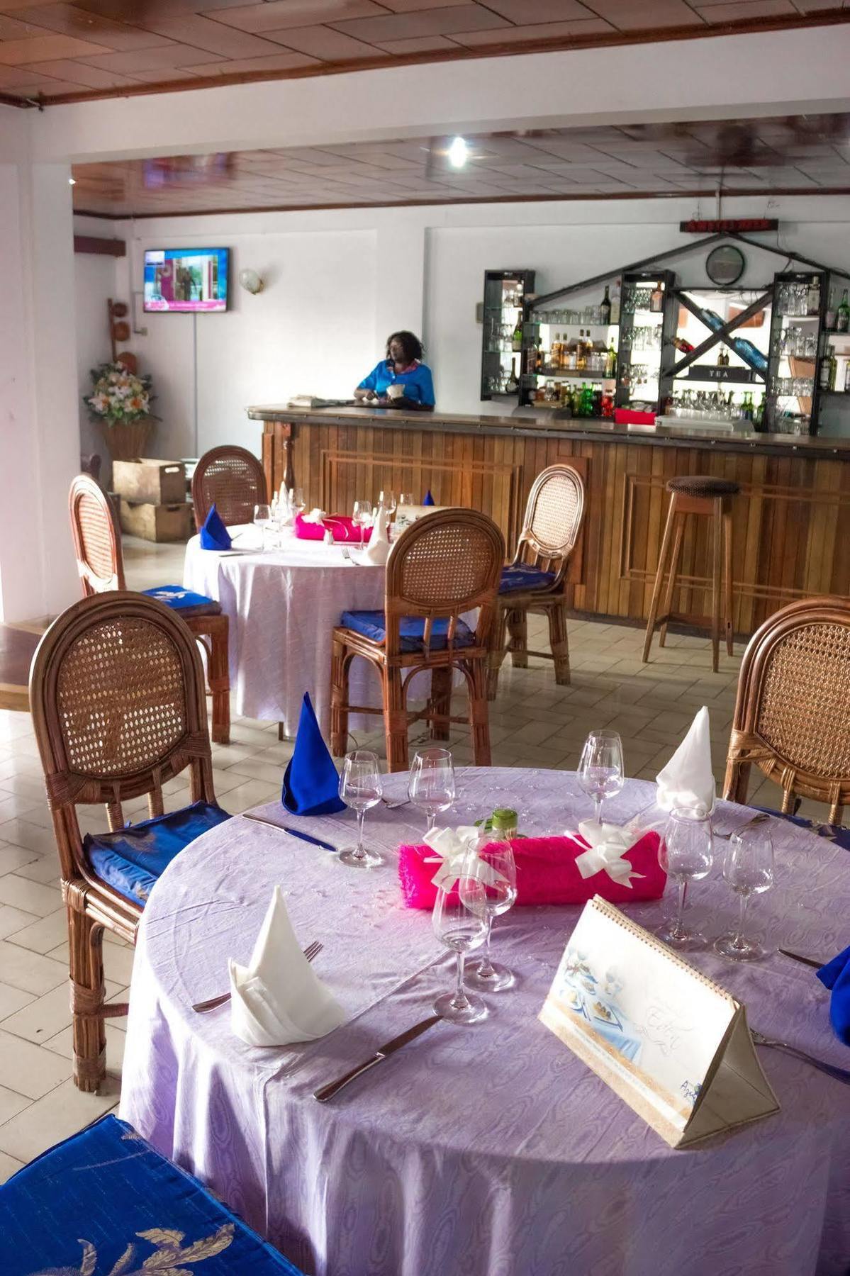 Hotel Azur Яунде Экстерьер фото