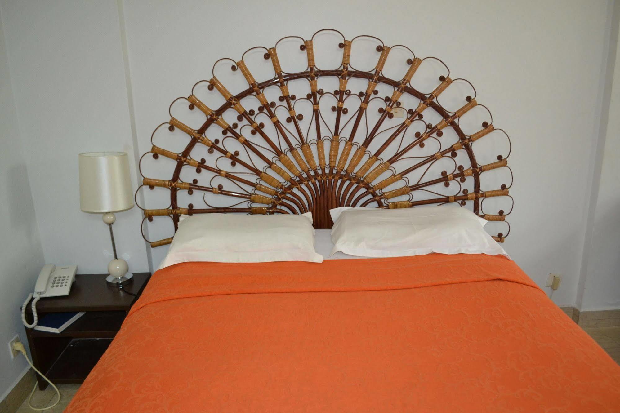 Hotel Azur Яунде Экстерьер фото